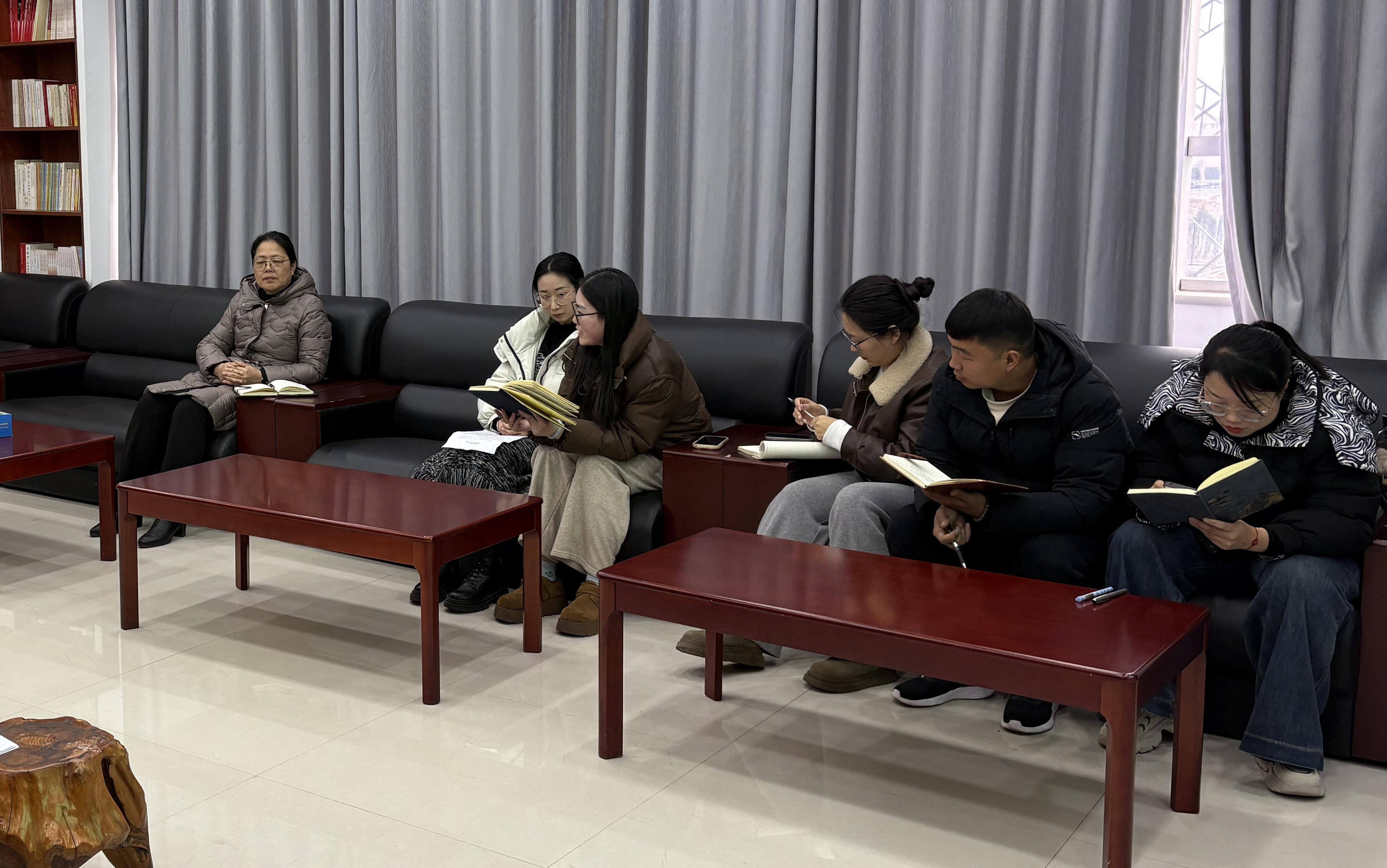 以思促教，以藝潤(rùn)心——我校青年教師開學(xué)首思暨文化藝術(shù)交流活動(dòng)啟動(dòng)